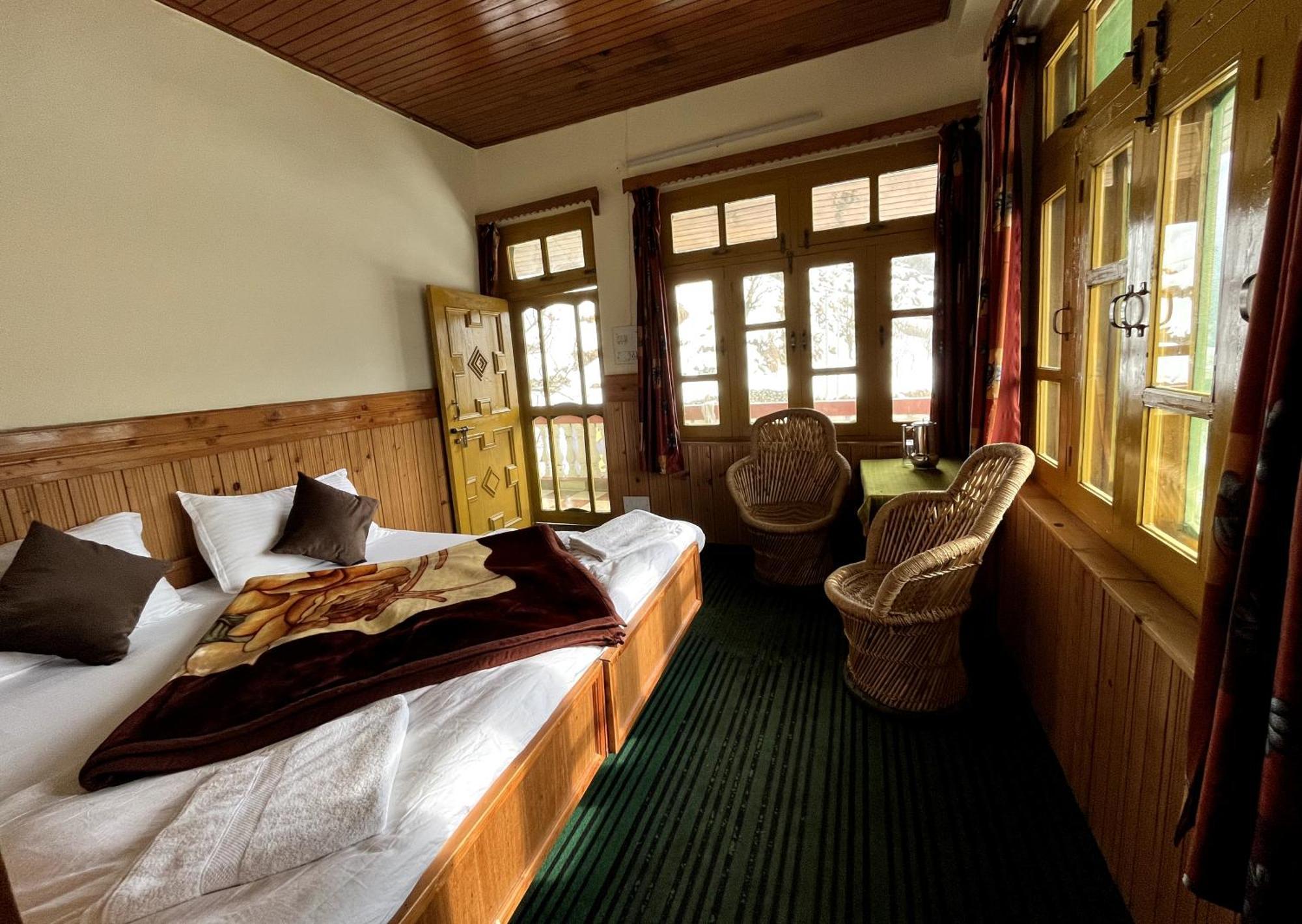 Sojhaholidayinn Shoja Екстериор снимка